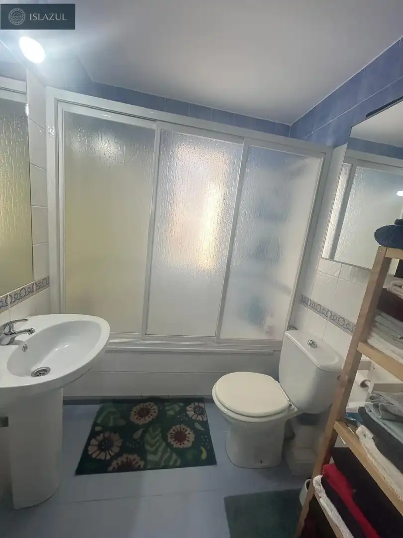 Bany de Apartament en venda en Isla Cristina amb Aire condicionat, Jardí privat i Terrassa