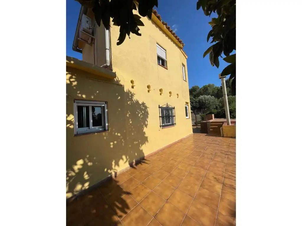 Exterior view of Houses for rent in Rubí