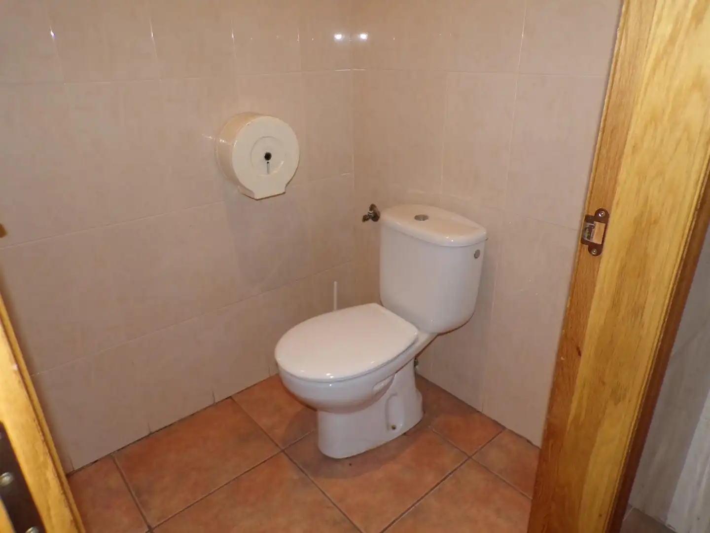 Bathroom of Commercial properties for sale in Castellón de la Plana / Castelló de la Plana  with Air Conditioner, Terrace and Furnished