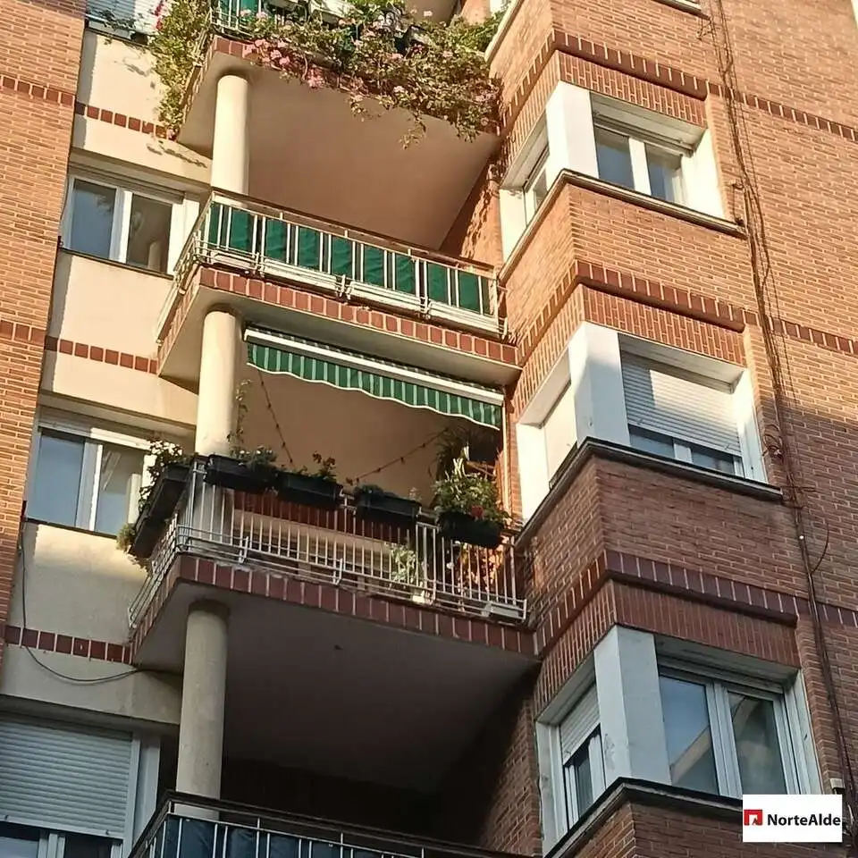 Terraza de Piso en venta en Barakaldo  con Calefacción, Trastero y Balcón
