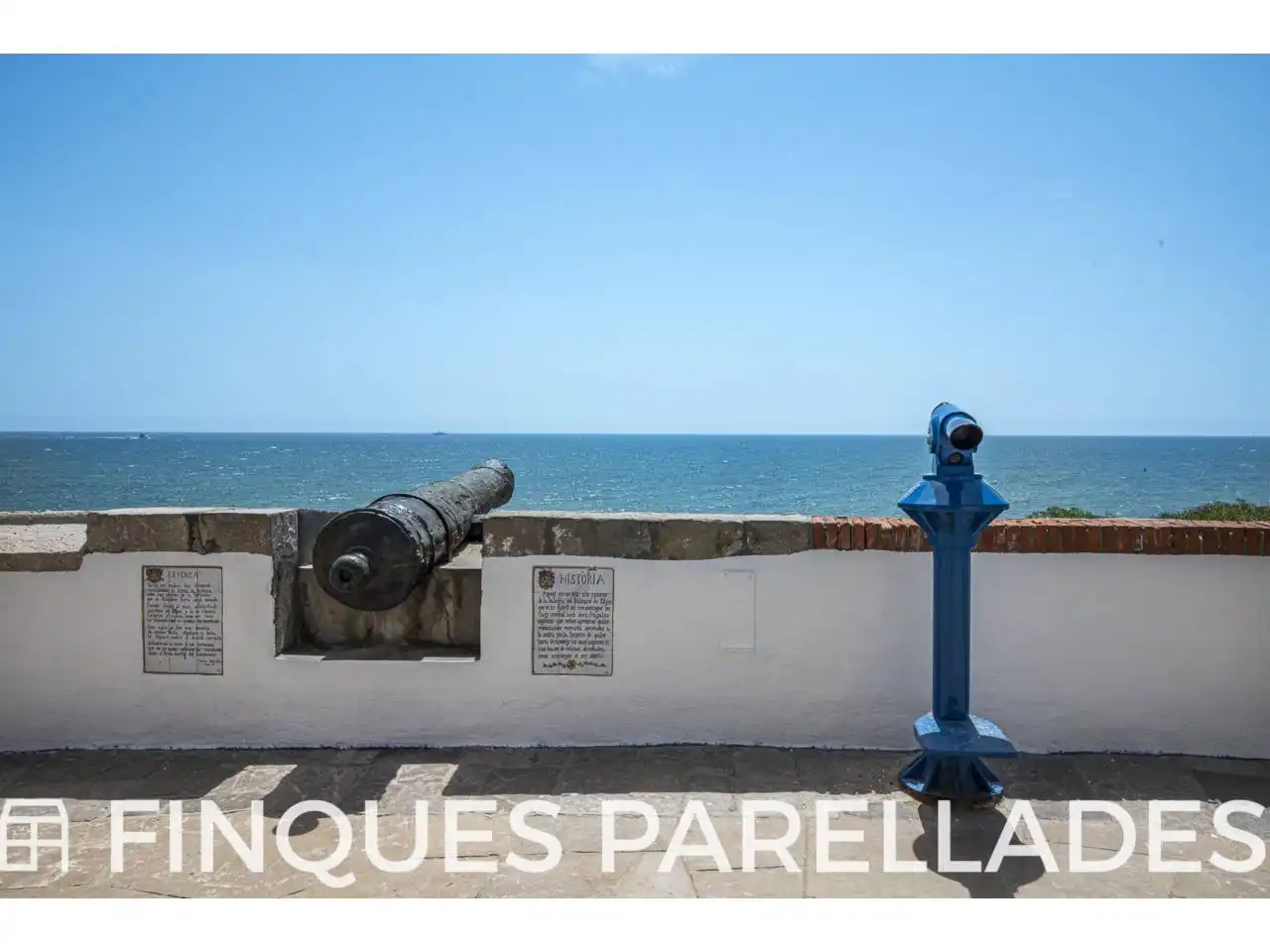 Außenansicht von Dachboden zum Verkauf in Sitges mit Klimaanlage, Heizung und Terrasse