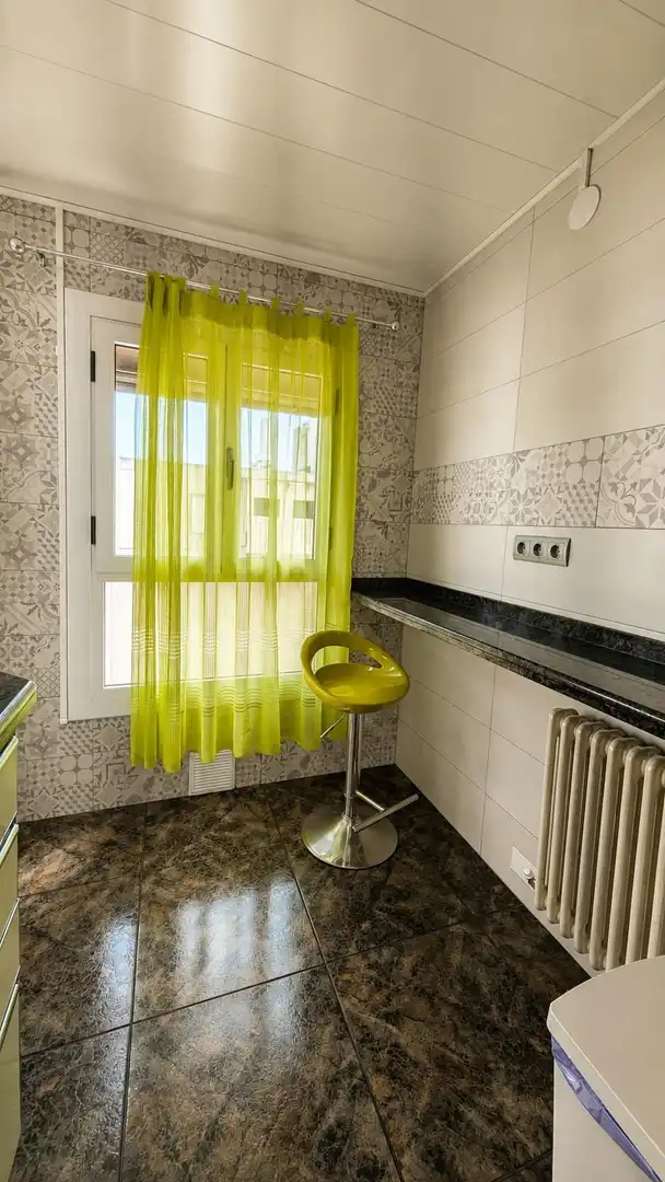 Baño de Piso de alquiler en Cerdanyola del Vallès con Calefacción, Amueblado y Balcón