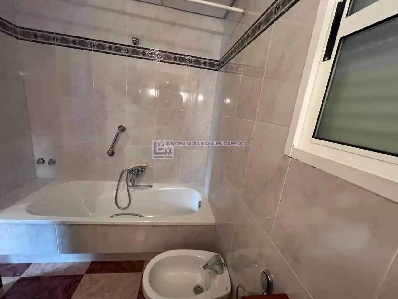 Bany de Casa o xalet en venda en Cáceres amb Calefacció, Jardí privat i Terrassa