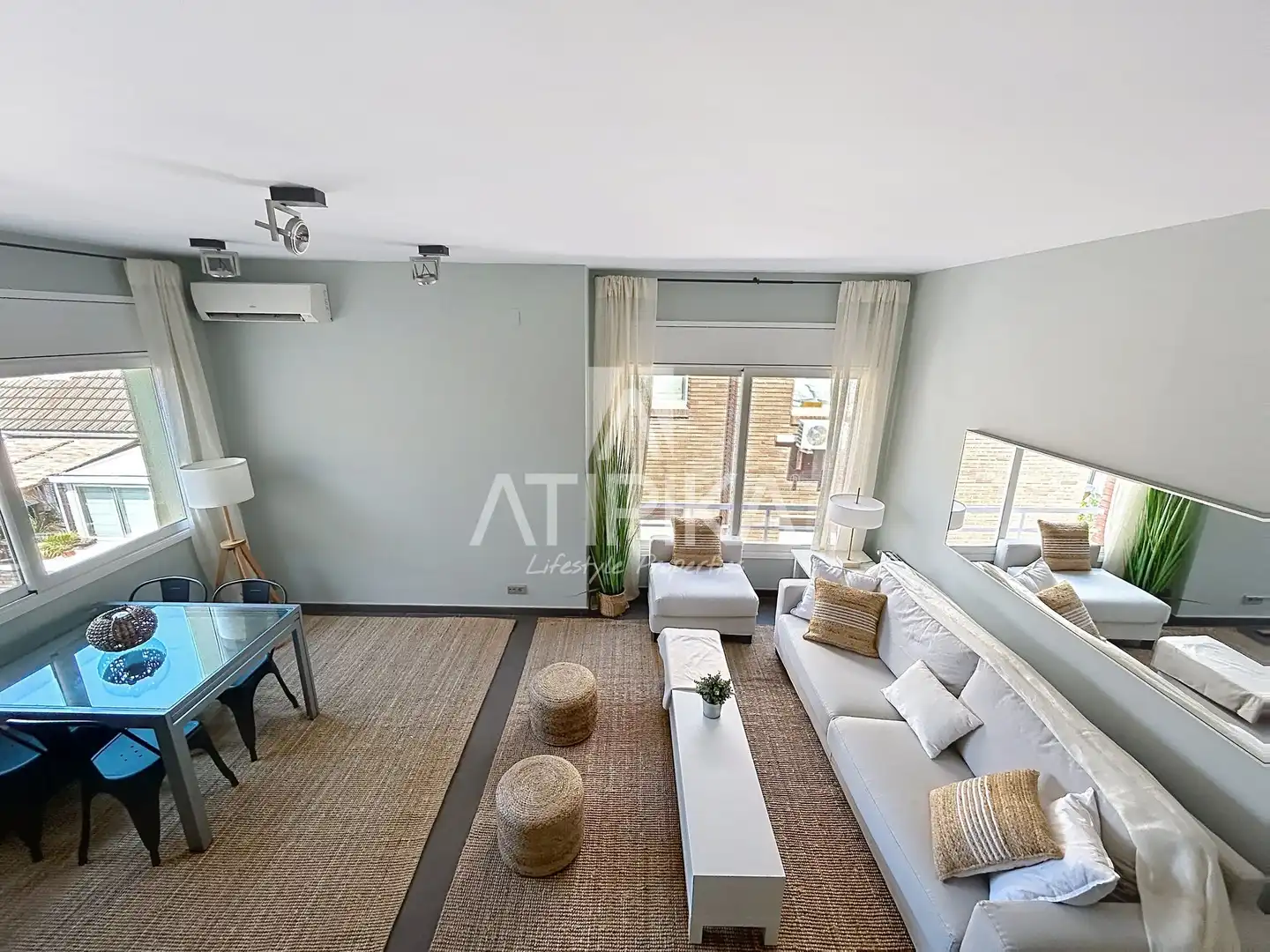 Wohnzimmer von Dachboden zur Miete in Barcelona mit Klimaanlage, Heizung und Terrasse
