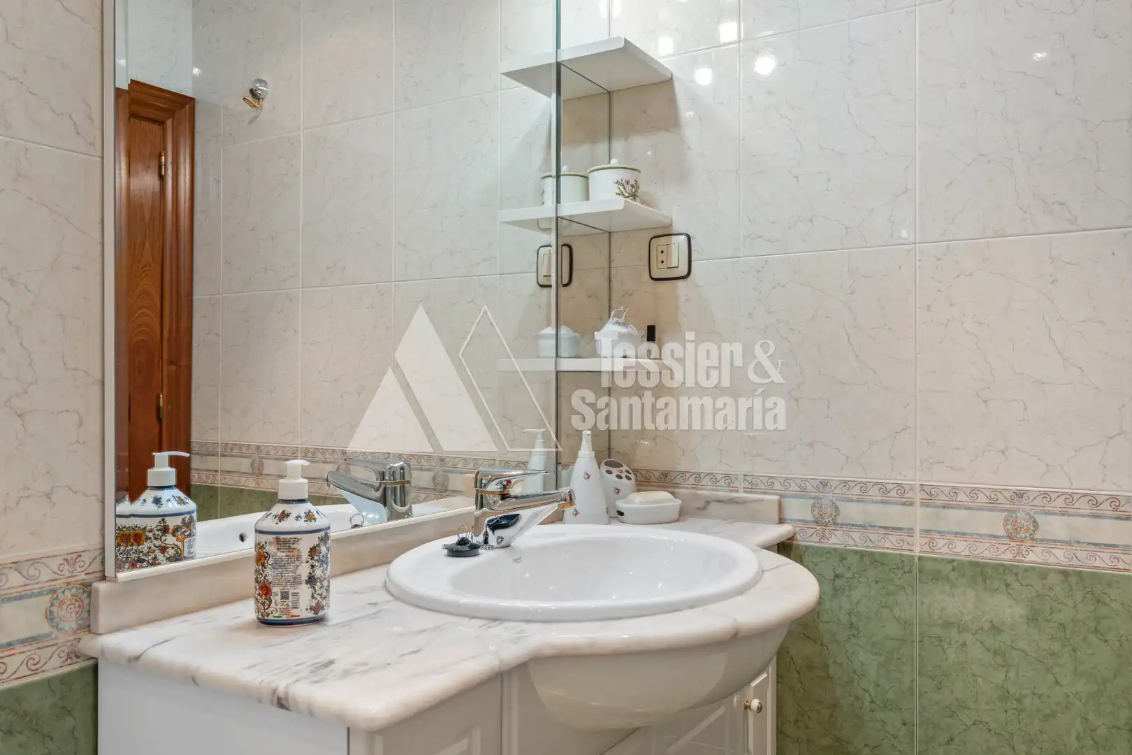 Baño de Piso en venta en Gijón  con Calefacción, Amueblado y Horno