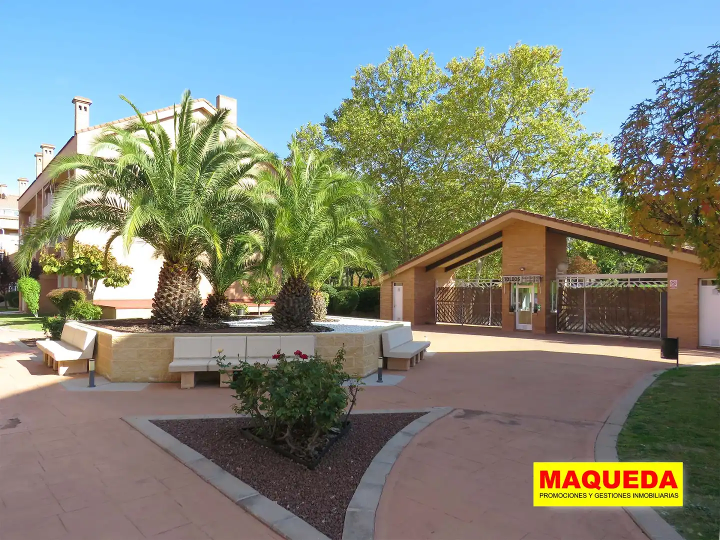 Außenansicht von Maisonette zum Verkauf in Alcorcón mit Klimaanlage, Heizung und Parkett