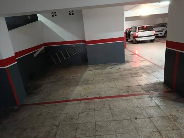 Garaje en Venta en Calle Calle Arquitecto Pérez Bellas en Praza Independencia