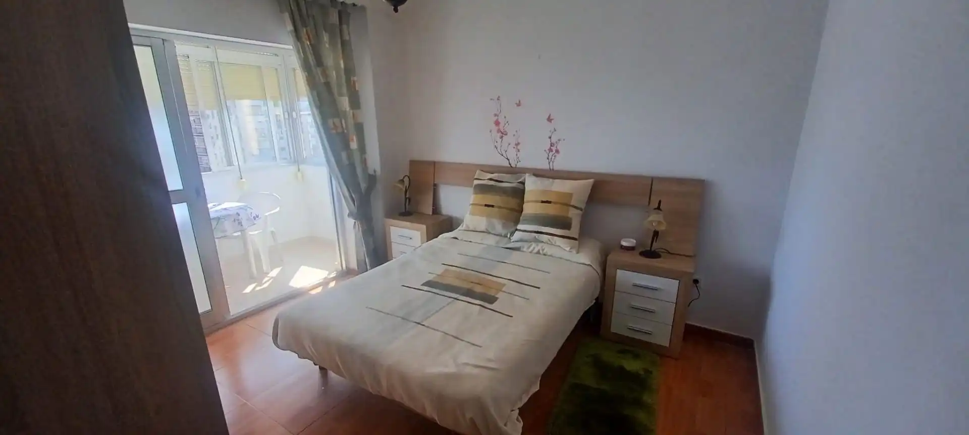 Bedroom of Flat for rent in Algeciras