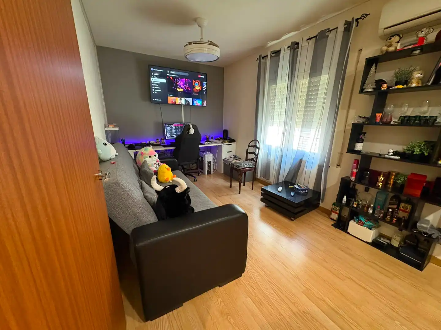 Living room of Flat for sale in Lleida  with Air Conditioner, Heating and Parquet flooring