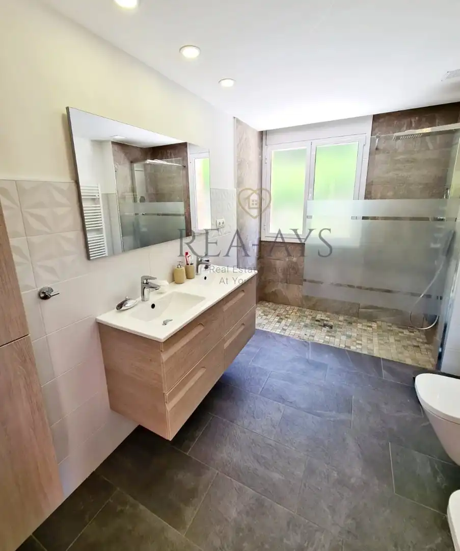 Baño de Casa o chalet en venta en Cervelló con Aire acondicionado, Calefacción y Jardín privado