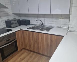 Cuina de Apartament de lloguer en  Murcia Capital amb Aire condicionat