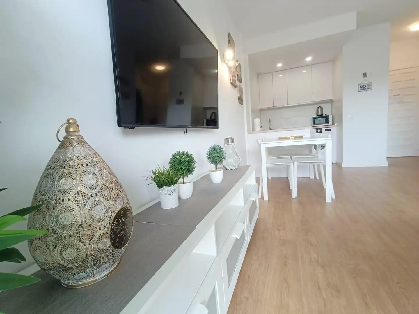 Sala d'estar de Apartament en venda en Benalmádena amb Aire condicionat, Jardí privat i Terrassa