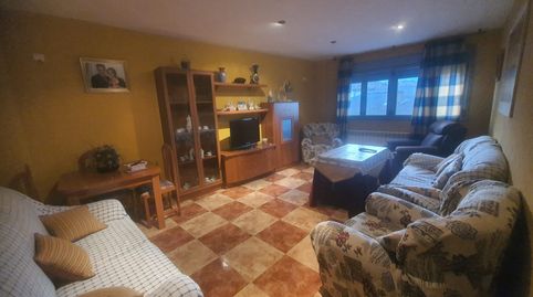 Amplio piso semi nuevo en una zona tranquila con garaje