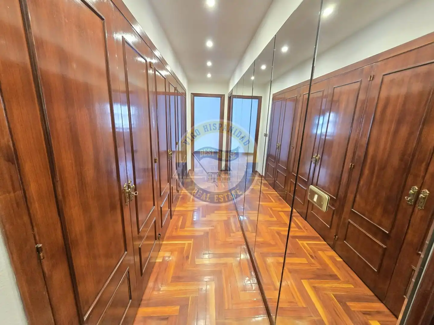 Piso de alquiler en Vigo  con Calefacción, Parquet y Balcón