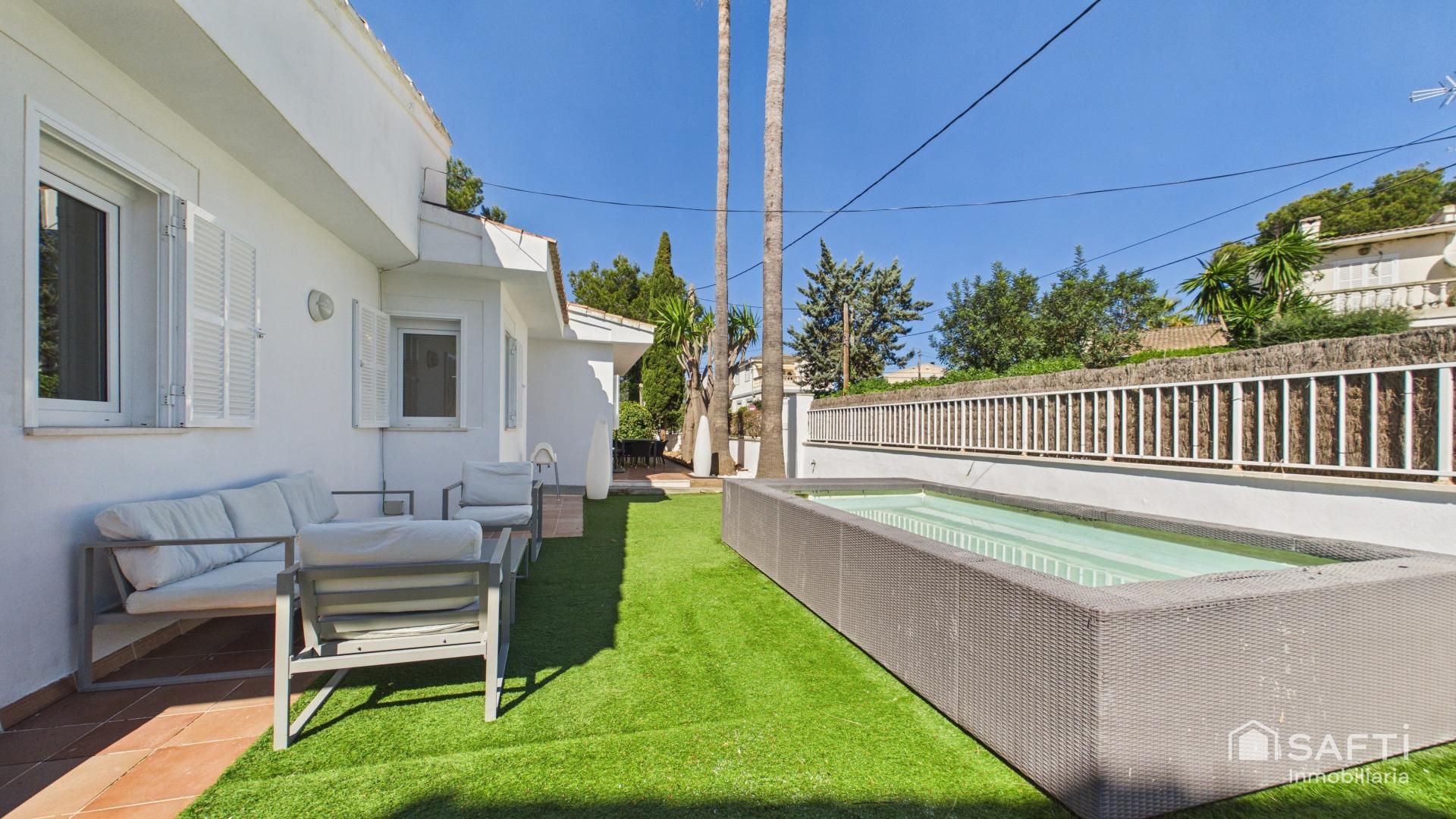Vista exterior de Casa o xalet en venda en Santa Margalida amb Aire condicionat, Terrassa i Piscina