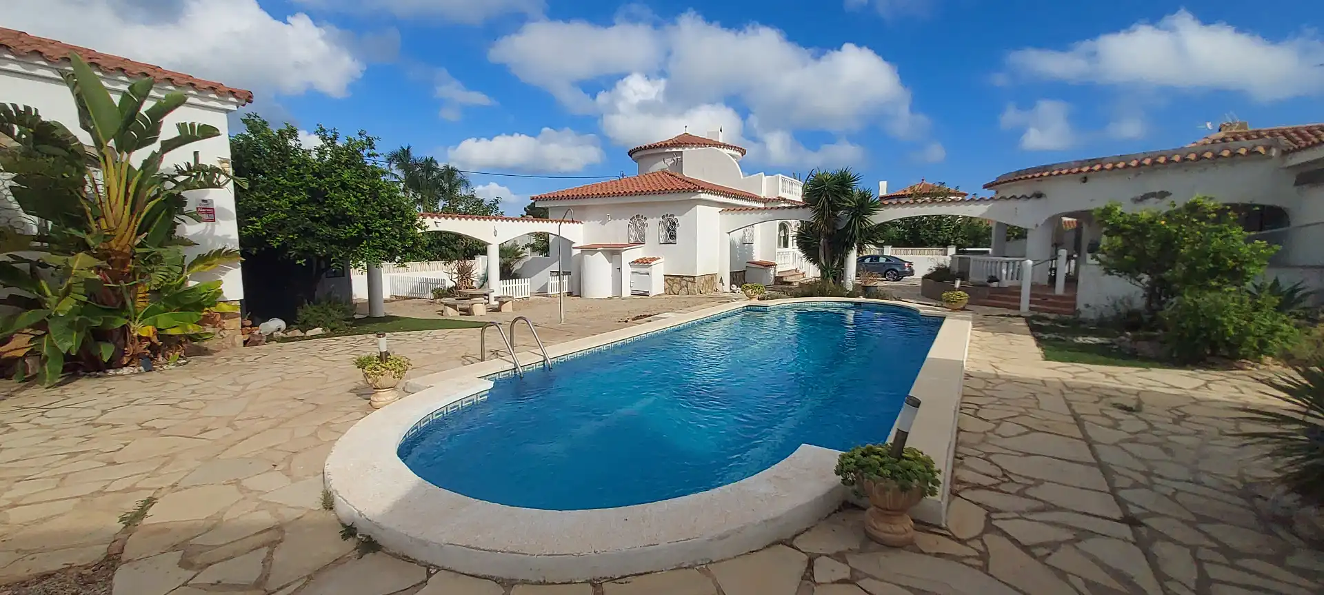 Semi-detached house with pool for sale in Carrer Illes Canaries, imagen 3