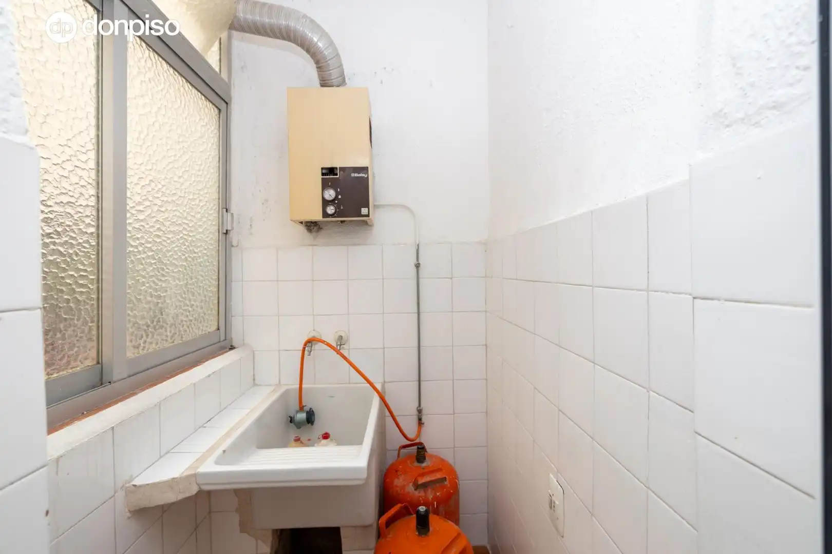 Baño de Piso en venta en Granada con Terraza y Amueblado