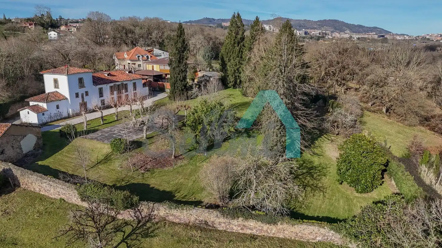 Casa o chalet en venta en Oviedo  con Jardín privado y Balcón
