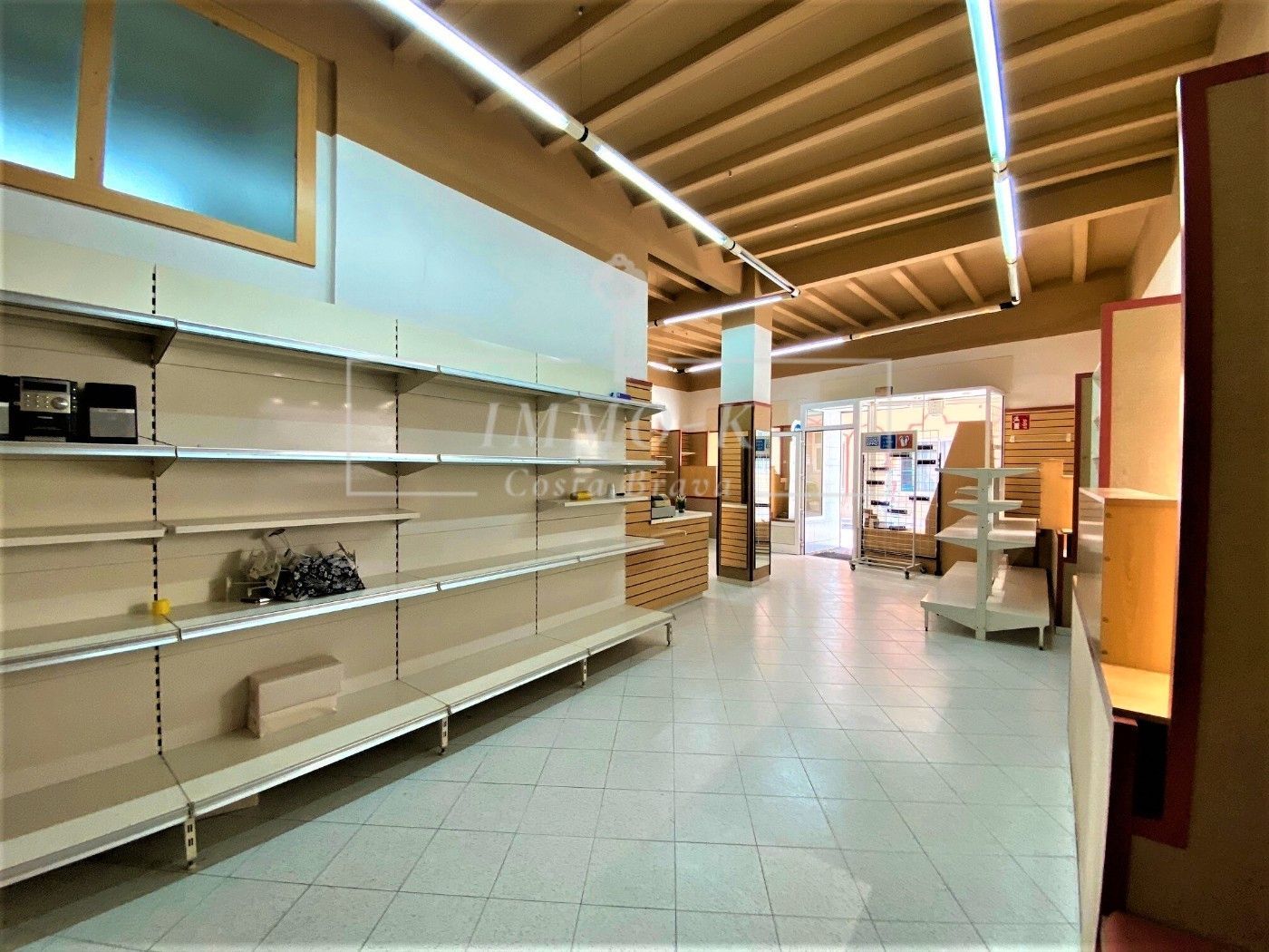 Local en venda en Portbou amb Calefacció i Moblat