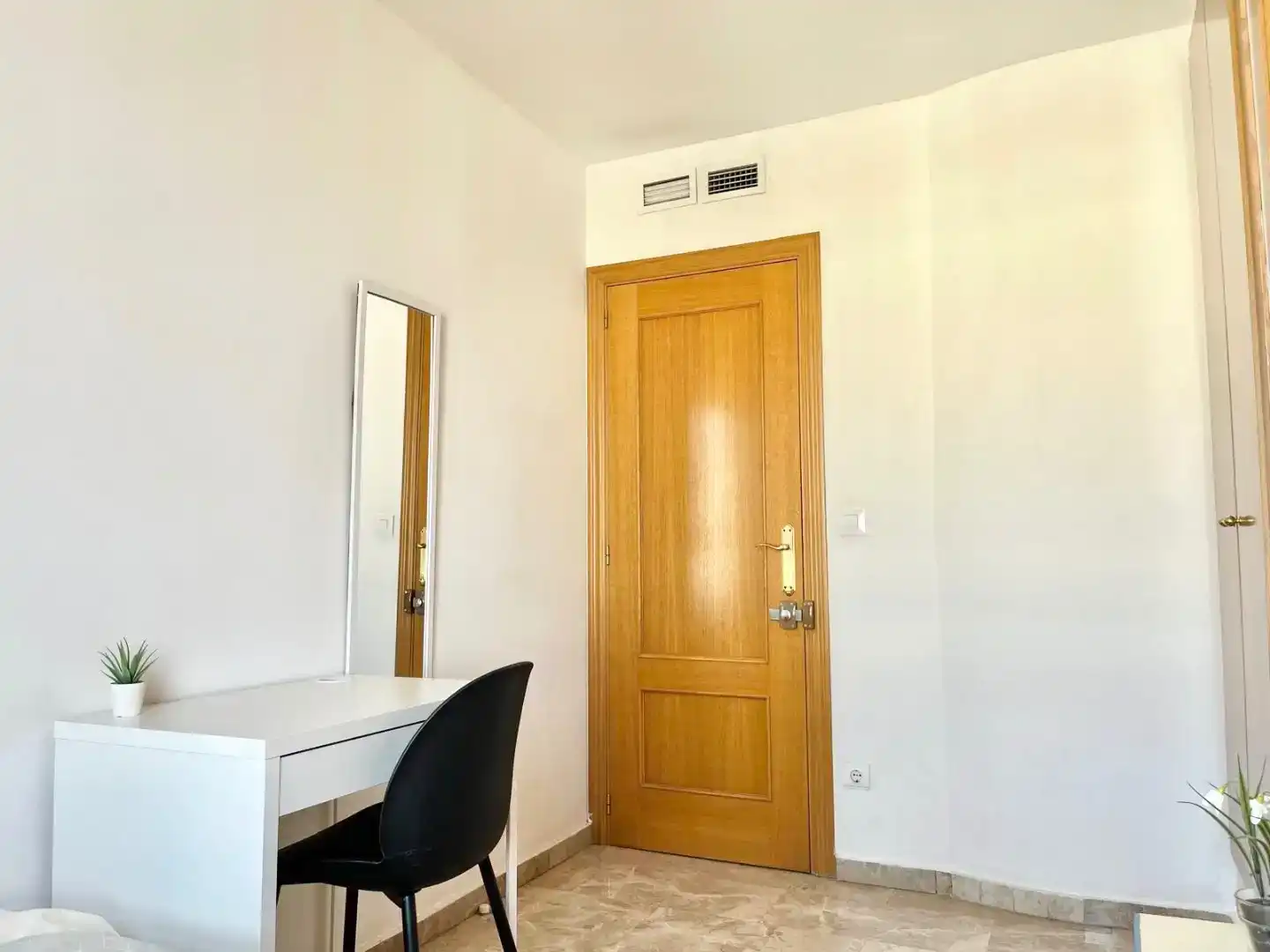 Schlafzimmer von Maisonette zur Miete in  Valencia Capital mit Klimaanlage und Balkon