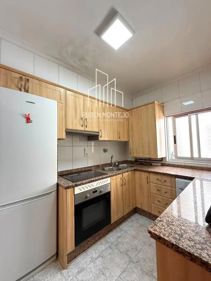 Cocina de Piso de alquiler en Salamanca con Calefacción, Parquet y Terraza