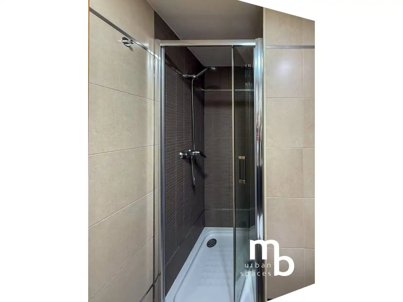 Bathroom of Flat for rent in Madrid  with Air Conditioner, Heating and Swimming Pool