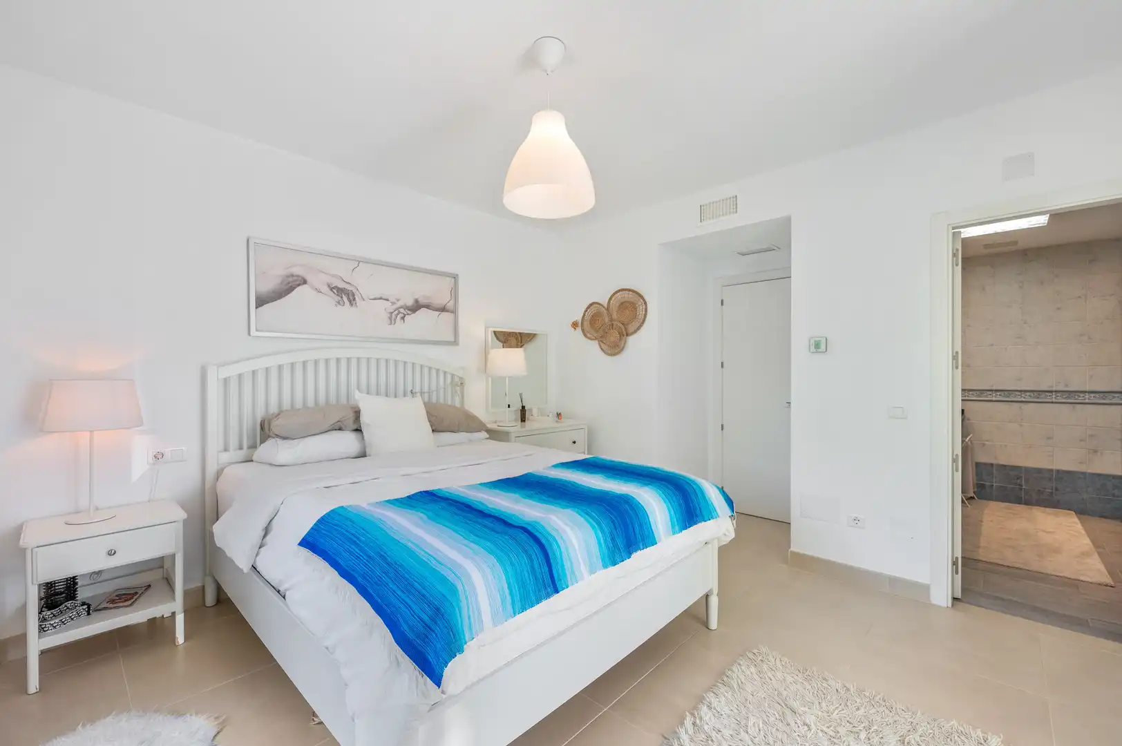 Dormitori de Casa o xalet en venda en Marbella amb Aire condicionat, Jardí privat i Terrassa