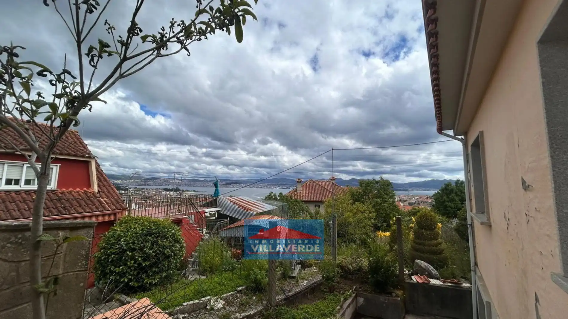 Vista exterior de Casa o xalet en venda en Cangas 