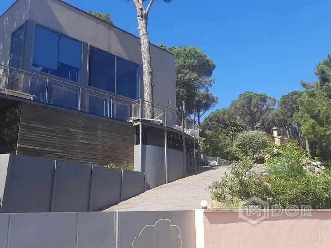 Vista exterior de Casa o xalet en venda en Sant Feliu de Guíxols amb Aire condicionat, Calefacció i Jardí privat
