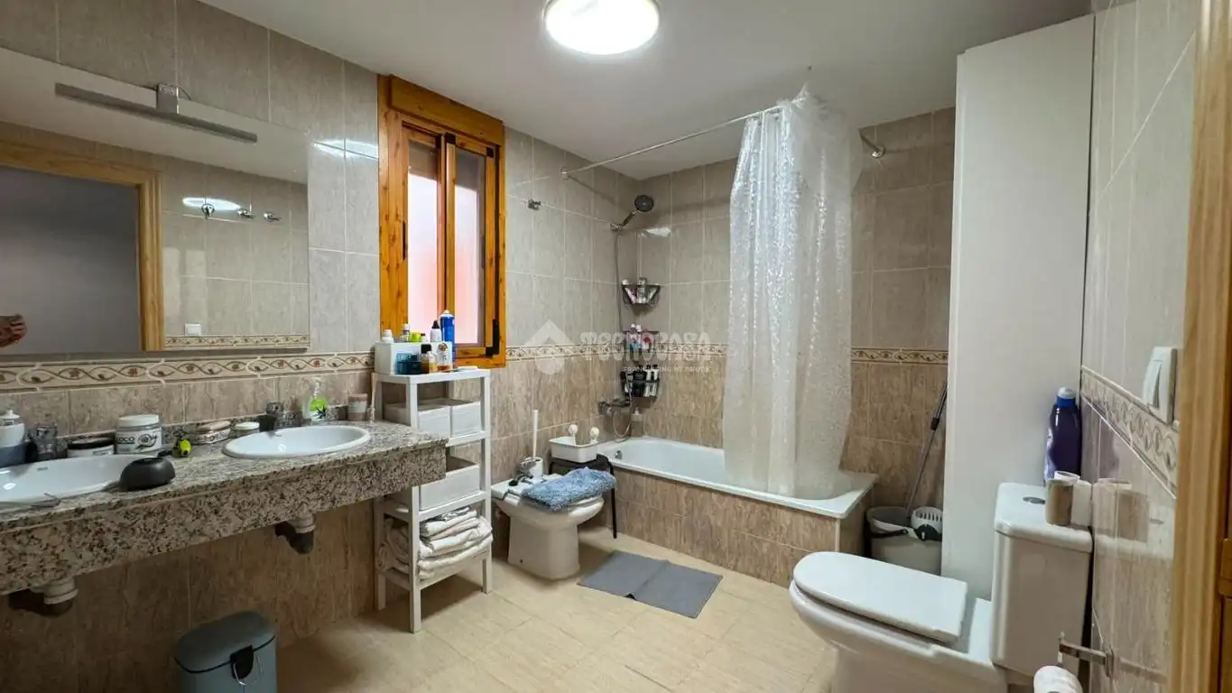 Baño de Piso en venta en Polopos con Aire acondicionado y Balcón