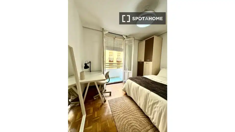 7 hab, 1m² en Argüelles, Moncloa - Aravaca, Madrid - Image 2