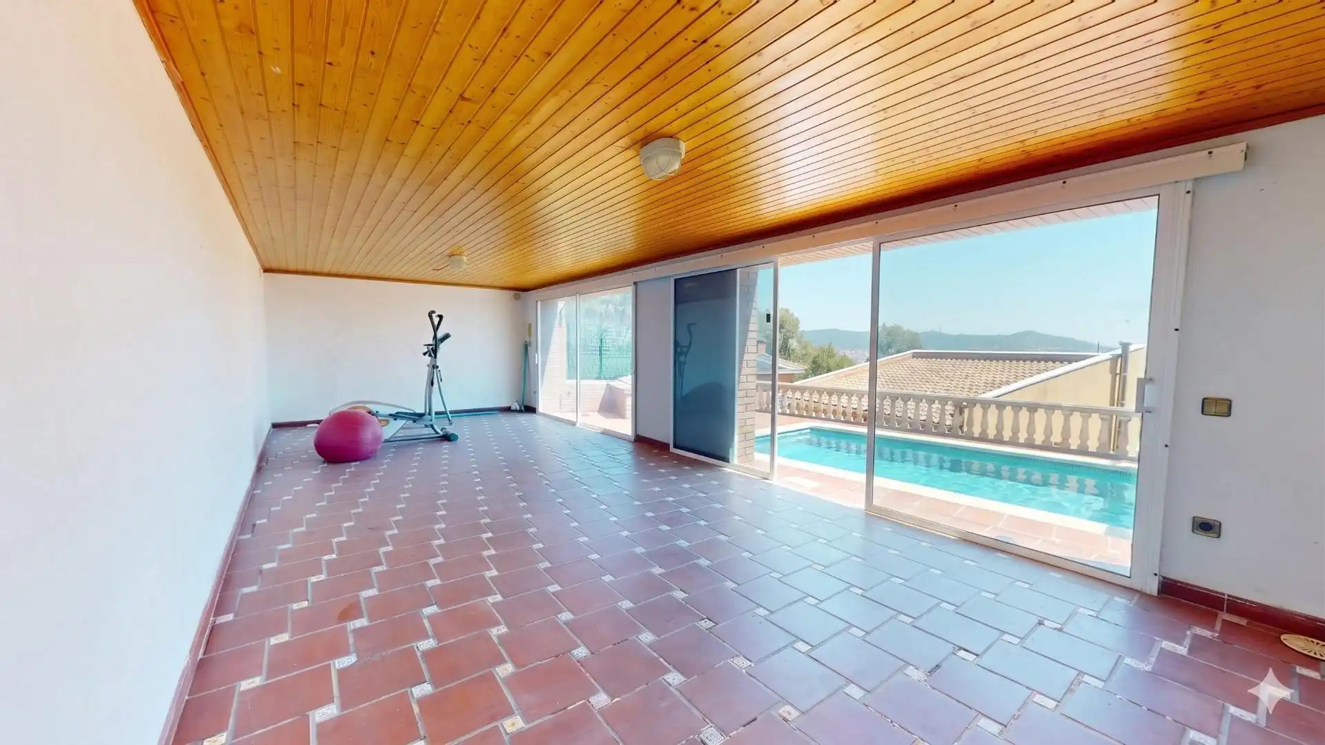 Piscina de Casa o xalet en venda en Sant Boi de Llobregat amb Aire condicionat, Calefacció i Jardí privat