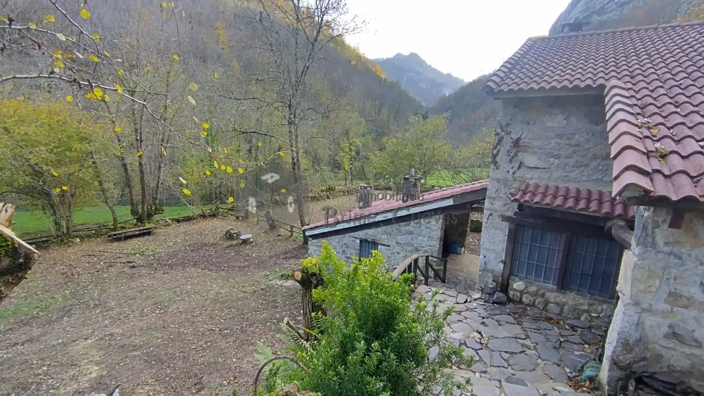 Garten von Country house zum Verkauf in Caso mit Heizung und Privatgarten