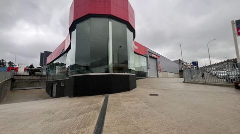 Venta de nave tipo concesionario en perfecto estado en Milladoiro, Ames