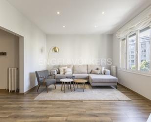 Sala d'estar de Apartament de lloguer en  Barcelona Capital amb Aire condicionat, Calefacció i Parquet