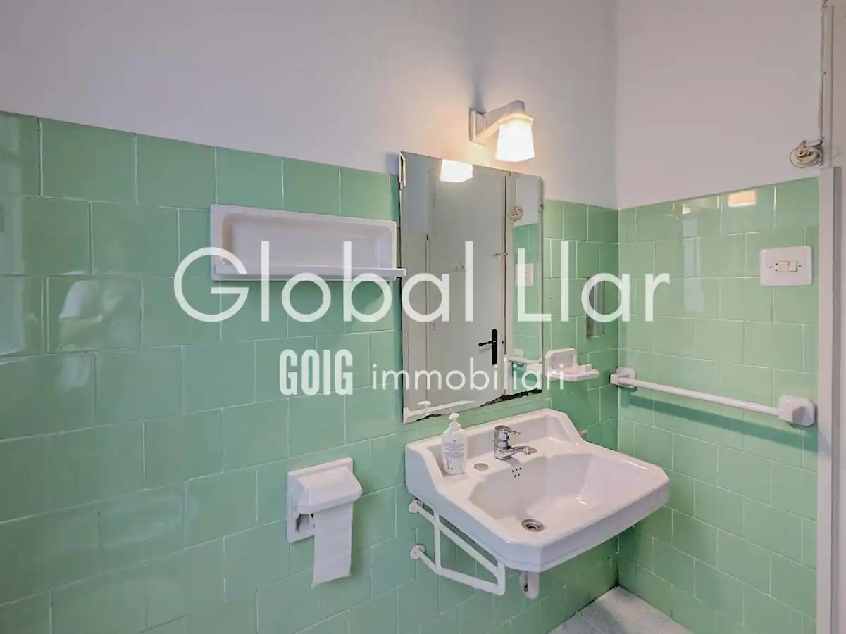 Badezimmer von Wohnung zum Verkauf in Lleida mit Klimaanlage, Heizung und Balkon
