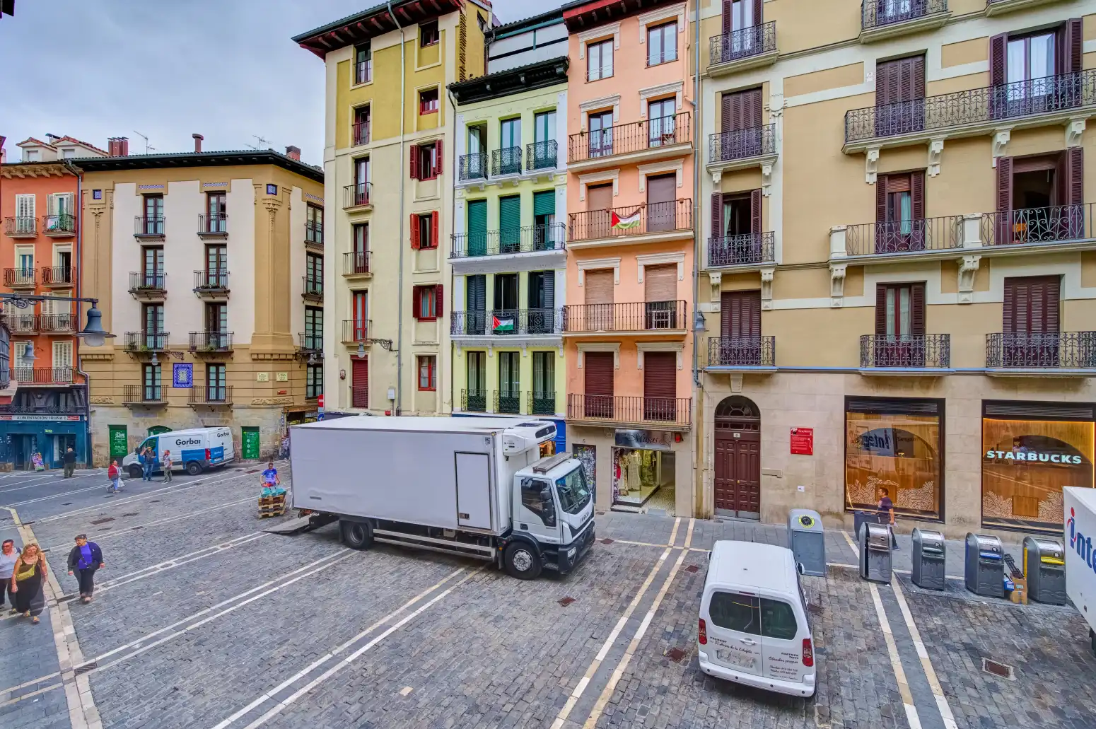 Parking de Piso en venta en  Pamplona / Iruña con Calefacción, Parquet y Amueblado