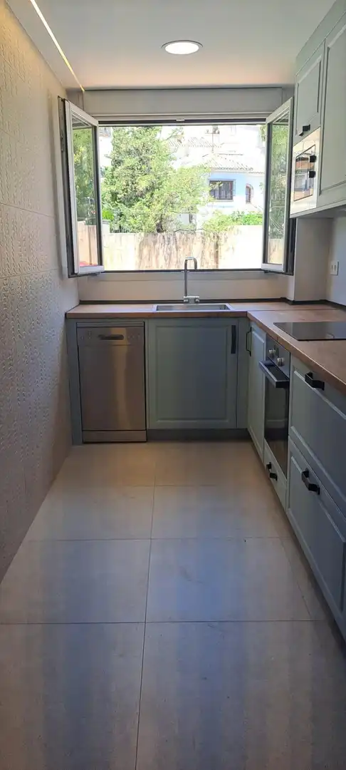 Cuina de Apartament de lloguer en Granada amb Aire condicionat, Piscina i Piscina comunitària