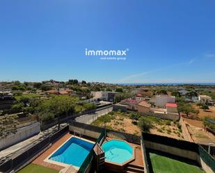 Exterior view of House or chalet for sale in Vilanova i la Geltrú  with Heating, Private garden and Terrace