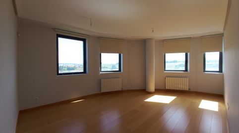 Photo 3 of Flat for rent in Calle María de Zayas, San Agustín - Parque Europa, Burgos Capital
