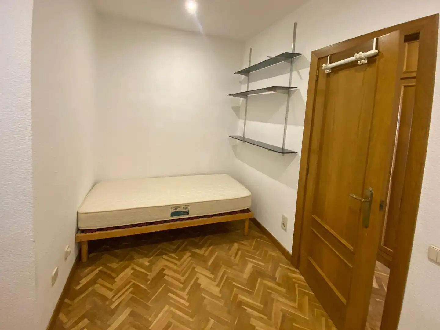 Bedroom of Flat for rent in Valencia  with Air Conditioner, Parquet flooring and Balcony