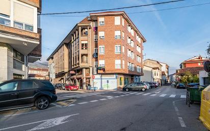 Vista exterior de Pis en venda en Los Corrales de Buelna  amb Calefacció i Traster