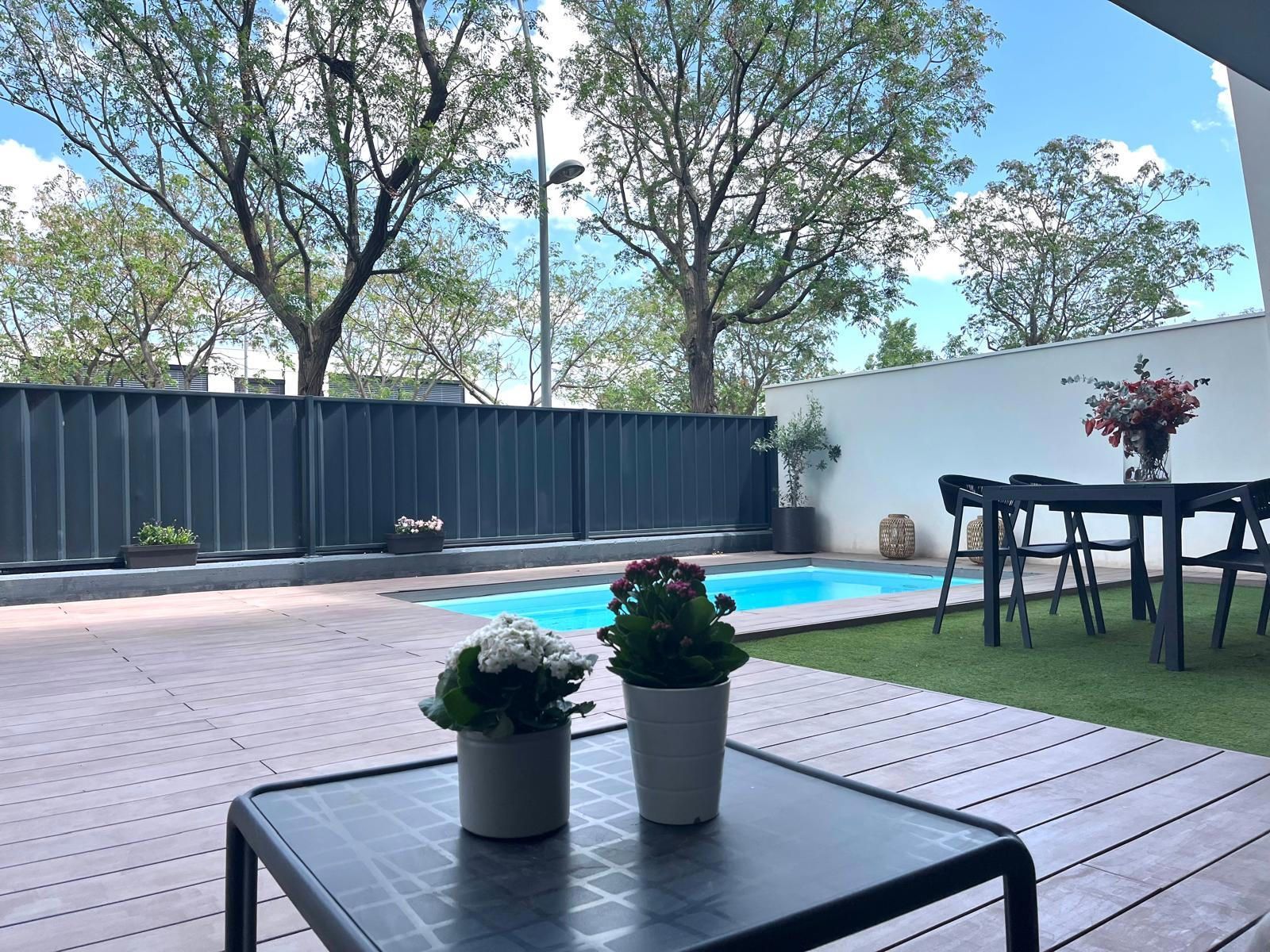 Swimming pool of Flat for sale in  Lleida Capital  with Air Conditioner, Heating and Terrace