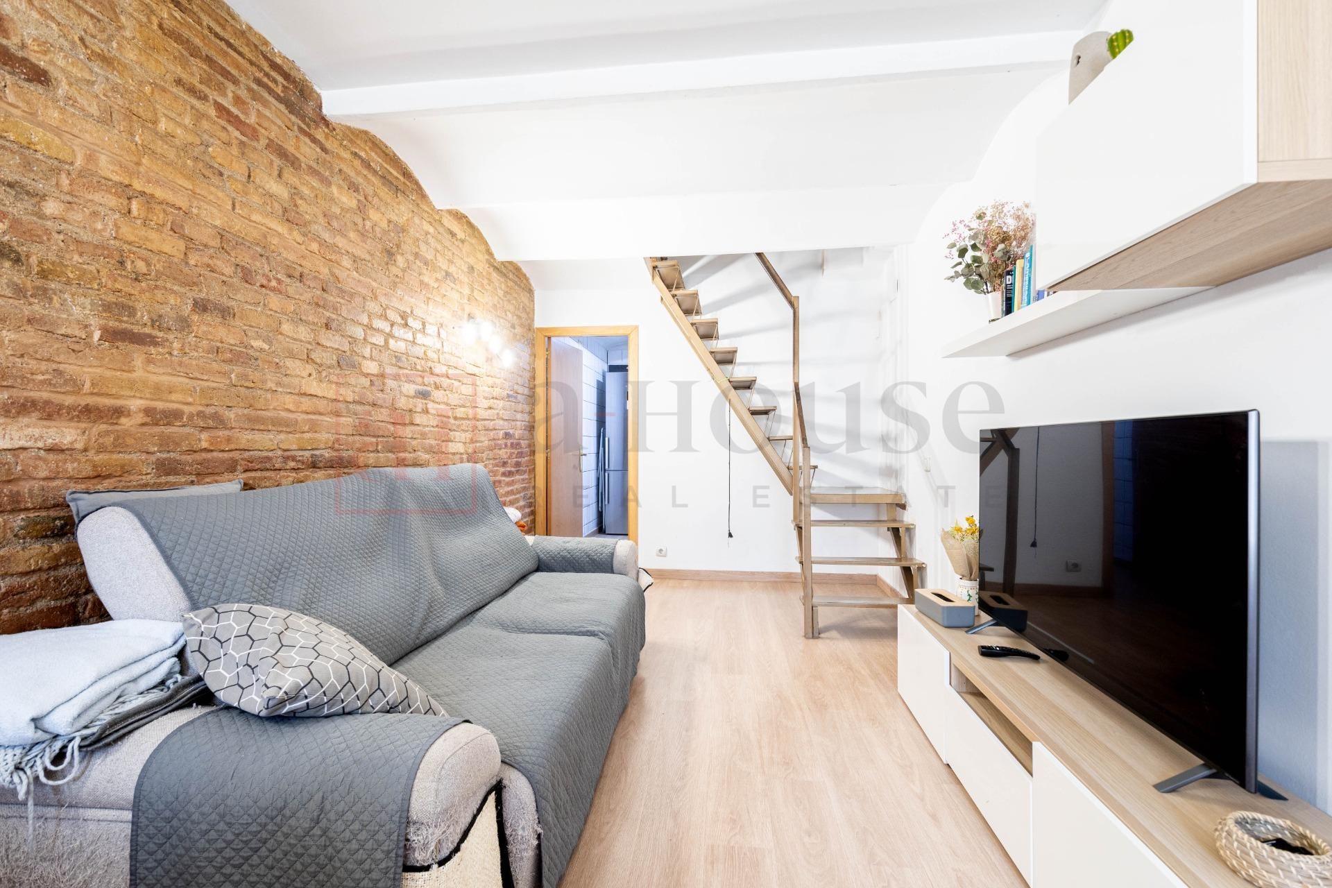 Living room of Duplex for sale in  Barcelona Capital  with Heating and Parquet flooring