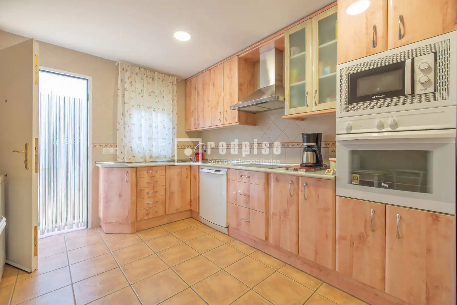 Cuina de Casa o xalet en venda en Aldea del Fresno amb Aire condicionat, Calefacció i Terrassa