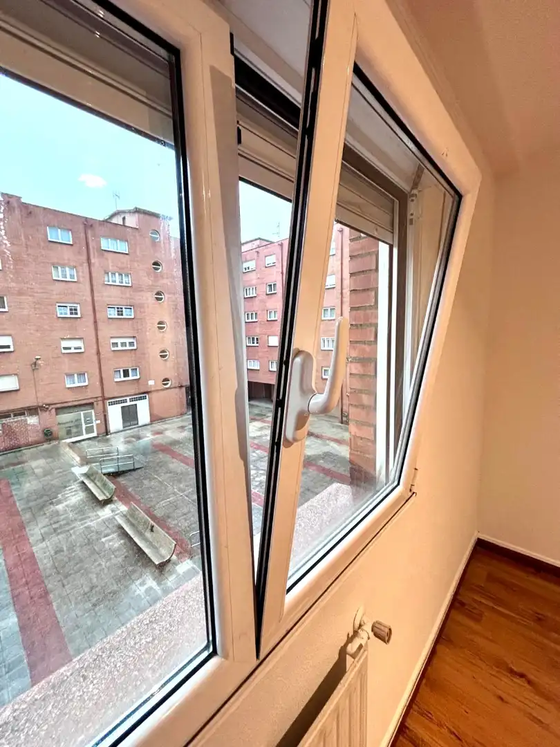 Vista exterior de Pis en venda en Gijón  amb Calefacció, Parquet i Terrassa