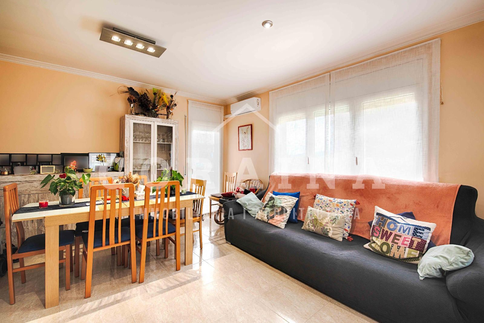 Living room of House or chalet for sale in Porqueres  with Air Conditioner, Heating and Oven