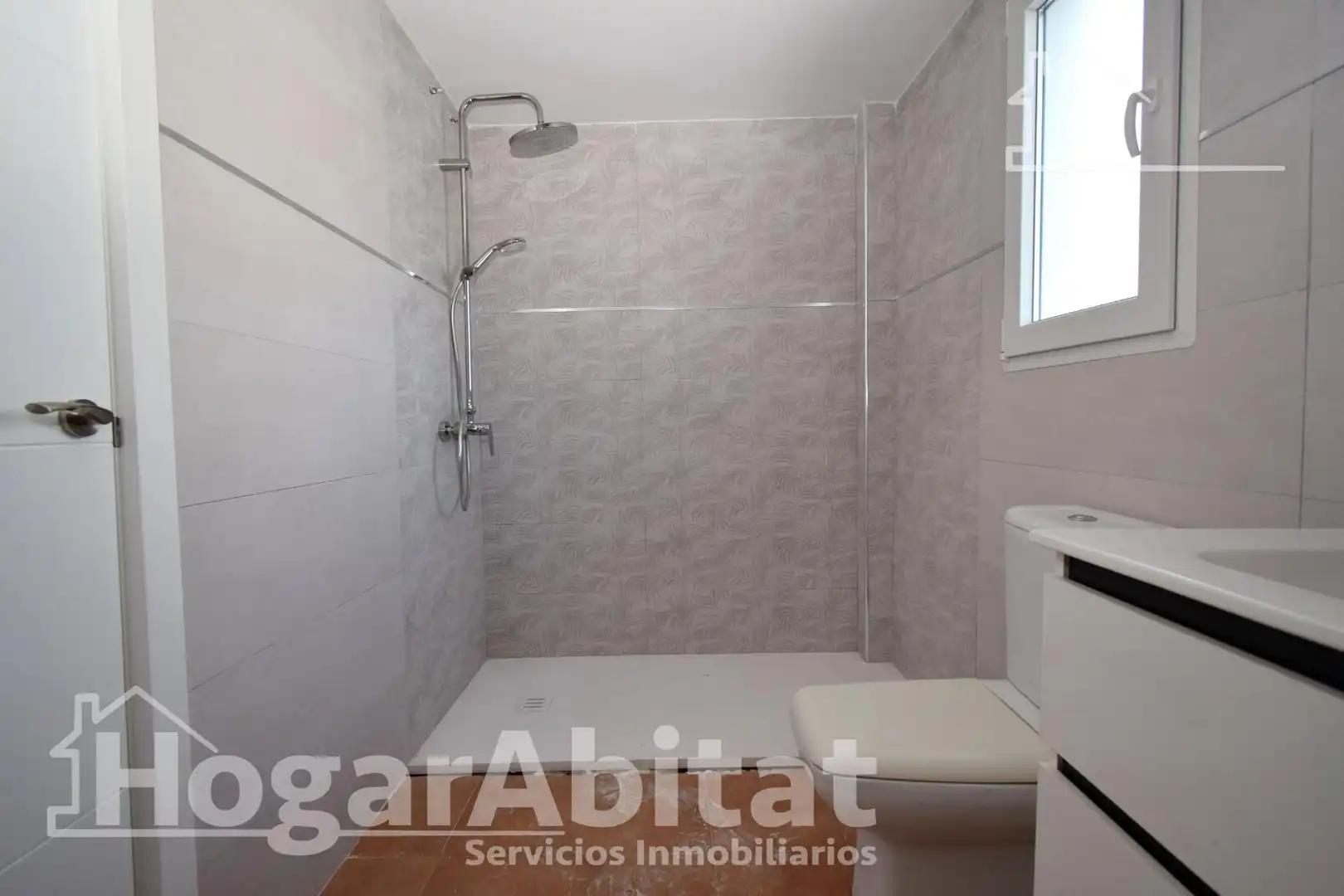 Bany de Casa o xalet en venda en Chiva amb Aire condicionat, Calefacció i Jardí privat