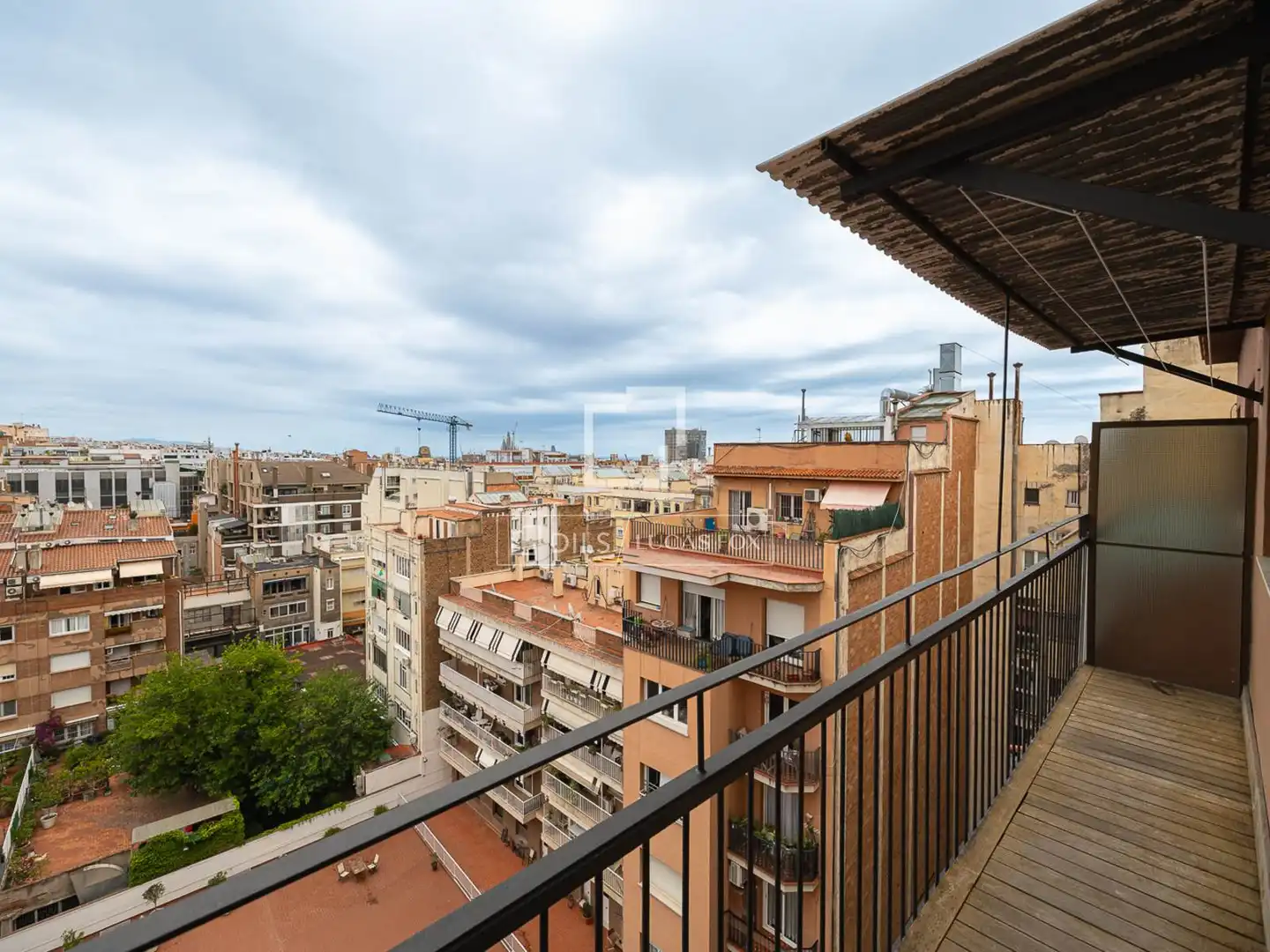 Außenansicht von Dachboden zum Verkauf in Barcelona mit Klimaanlage, Terrasse und Balkon