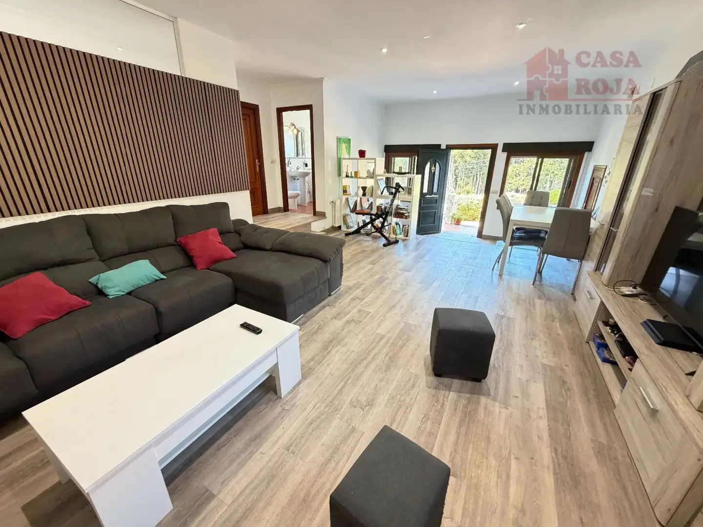 Sala d'estar de Casa o xalet en venda en Cangas  amb Calefacció, Terrassa i Moblat